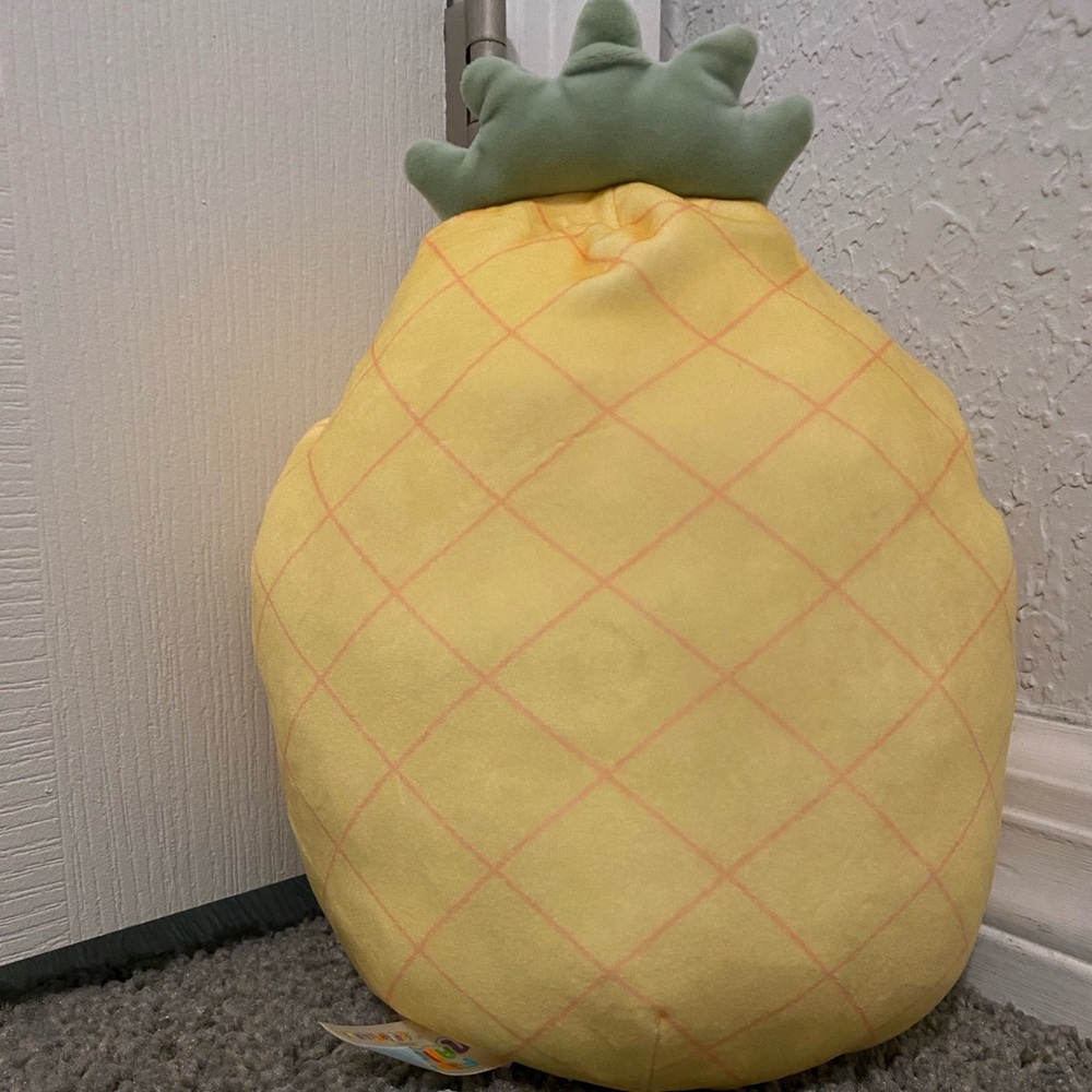 NWT 8” Squishmallows/Flip-A-Mallow, Regina the corgi and Maui the pineapple - Picture 4 of 5